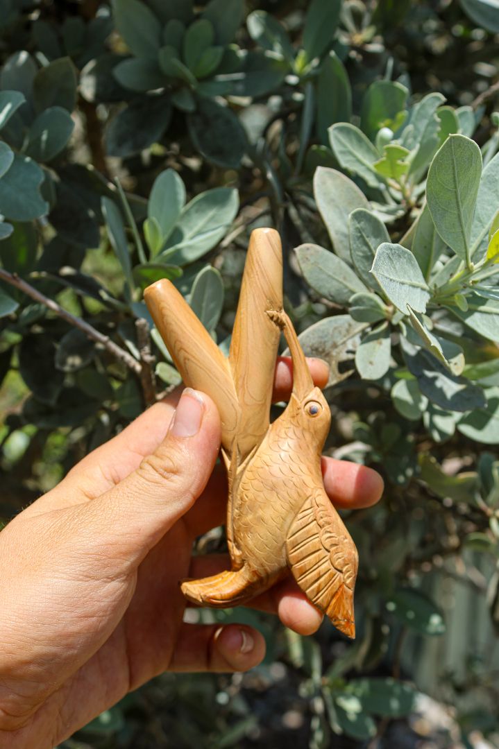 Hand Carved Hummingbird Kuripe - Katukina KAT1998