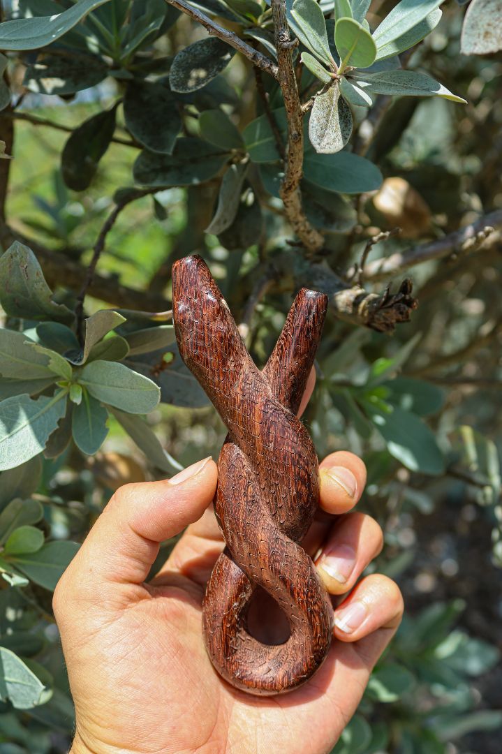 Hand Carved Infinity Snake Kuripe - Katukina KAT1994